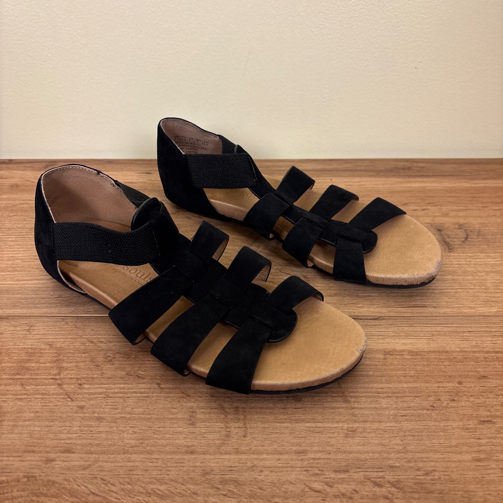 Gentle Souls Lennon Nubuck Fisherman Sandal Womens Size 7 Black Kenneth Cole
